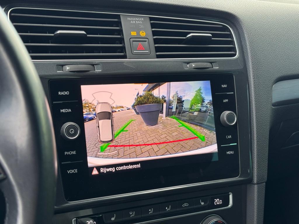 Volkswagen Golf 1.0 tsi * massage stoel * camera * carplay * stoelverwarmin
