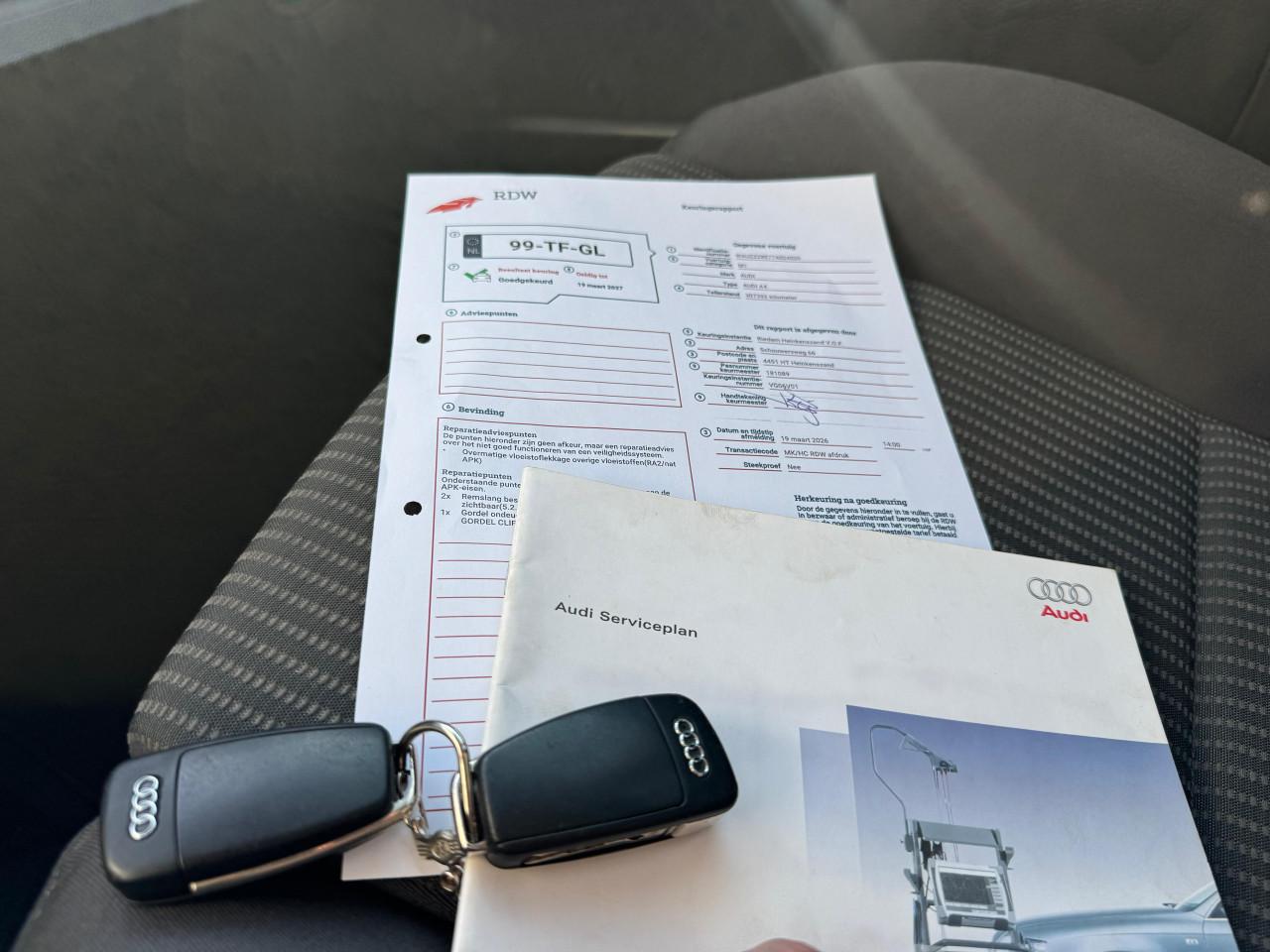 Audi A4 1.8 turbo pro line met een vol jaar APK!