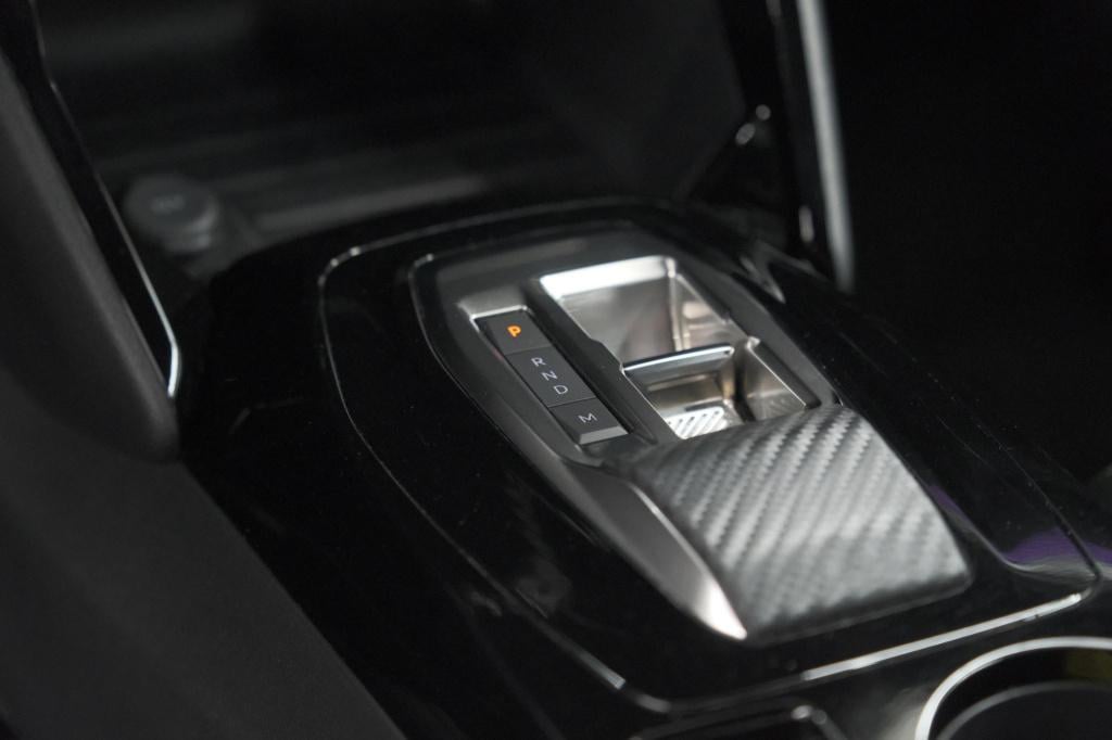 Peugeot 2008 1.2 hybrid 136 gt | camera | apple carplay | parkeersensoren |