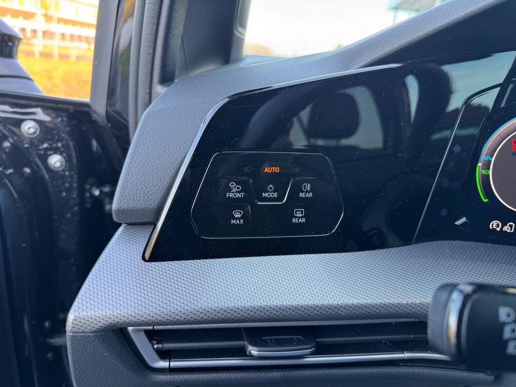 Volkswagen Golf 1.5 ehybrid 50 edition automaat , elektrische voorstoelen, 