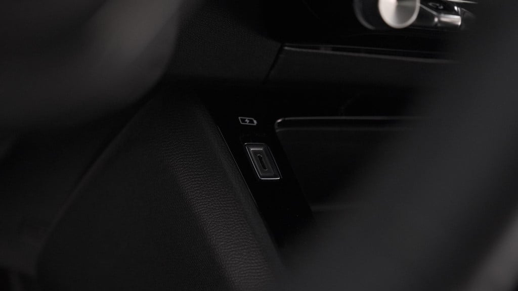 Peugeot 208 puretech 100 eat8 active | parkeersensoren | navigatie | apple 