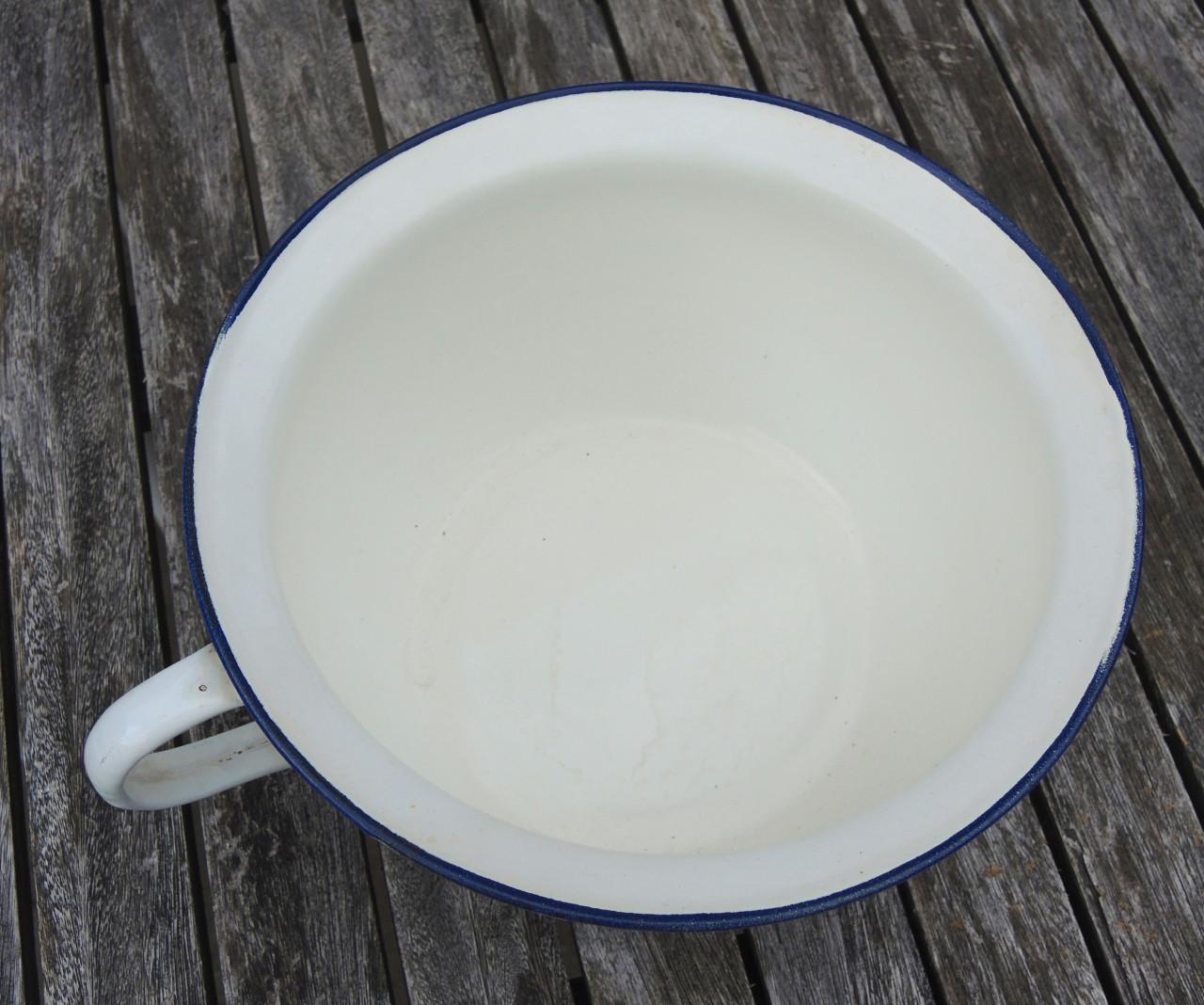 Emaille ondersteek / bedpan met deksel + emaille po
