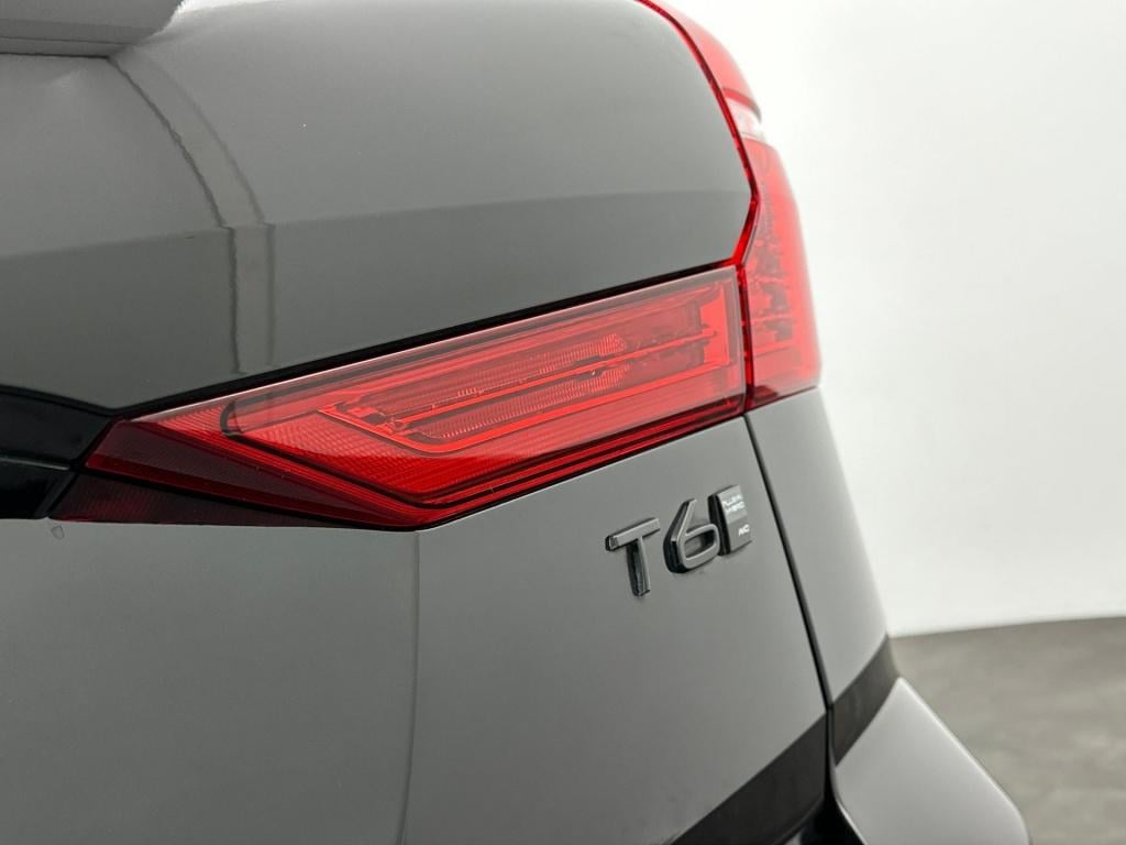Volvo XC60 t6 398pk recharge black edition ultra| pano| luchtvering| 360 ca