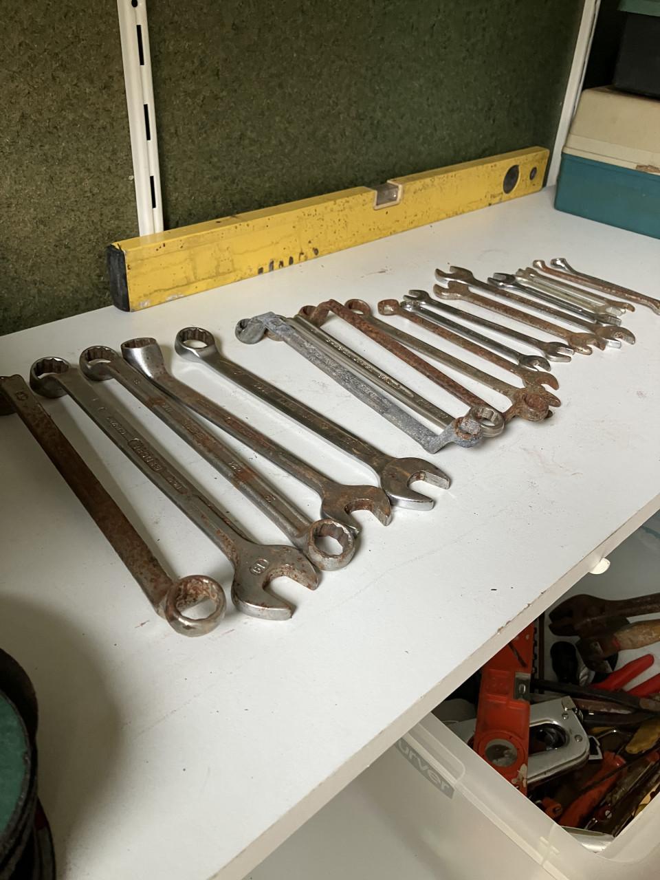 Te koop diverse handgereedschappen liefst in een koop