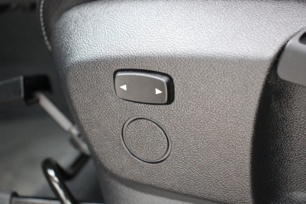 BMW X1 sdrive20i corporate lease executive | led | half leder | pdc |