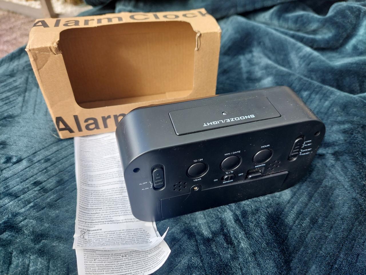 2 nieuwe alarm/snooze clock jes zwart