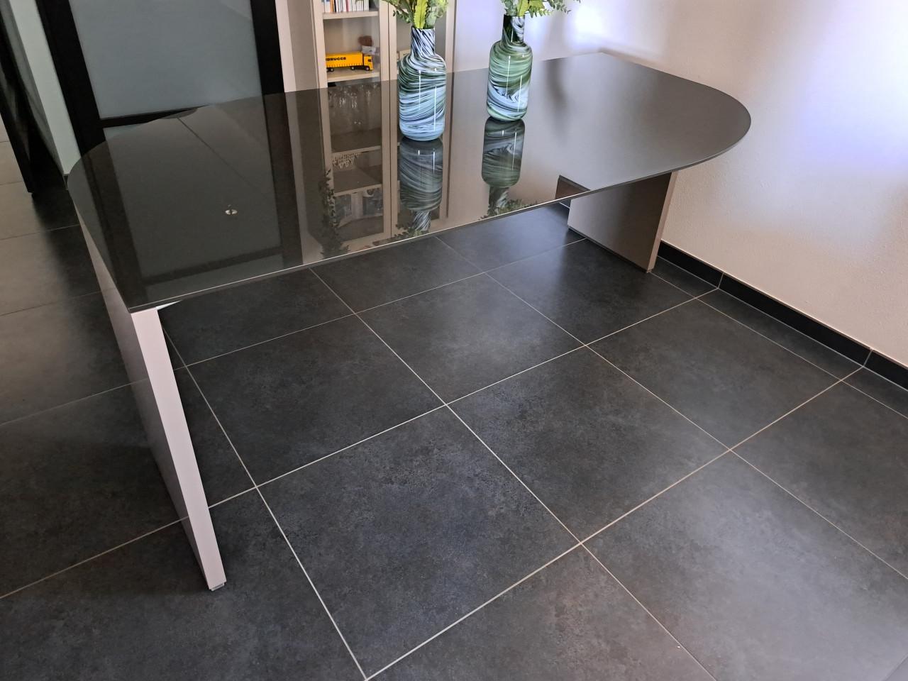 KARAT eettafel bieden