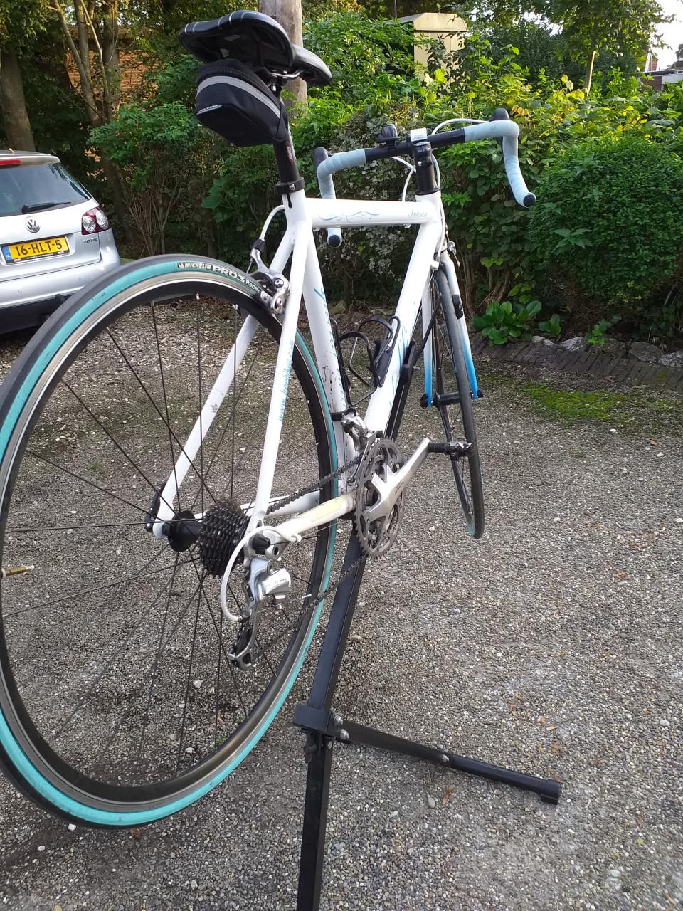 """"REPARATIESTEUN en SCHOONMAKEN VAN DE FIETS""""