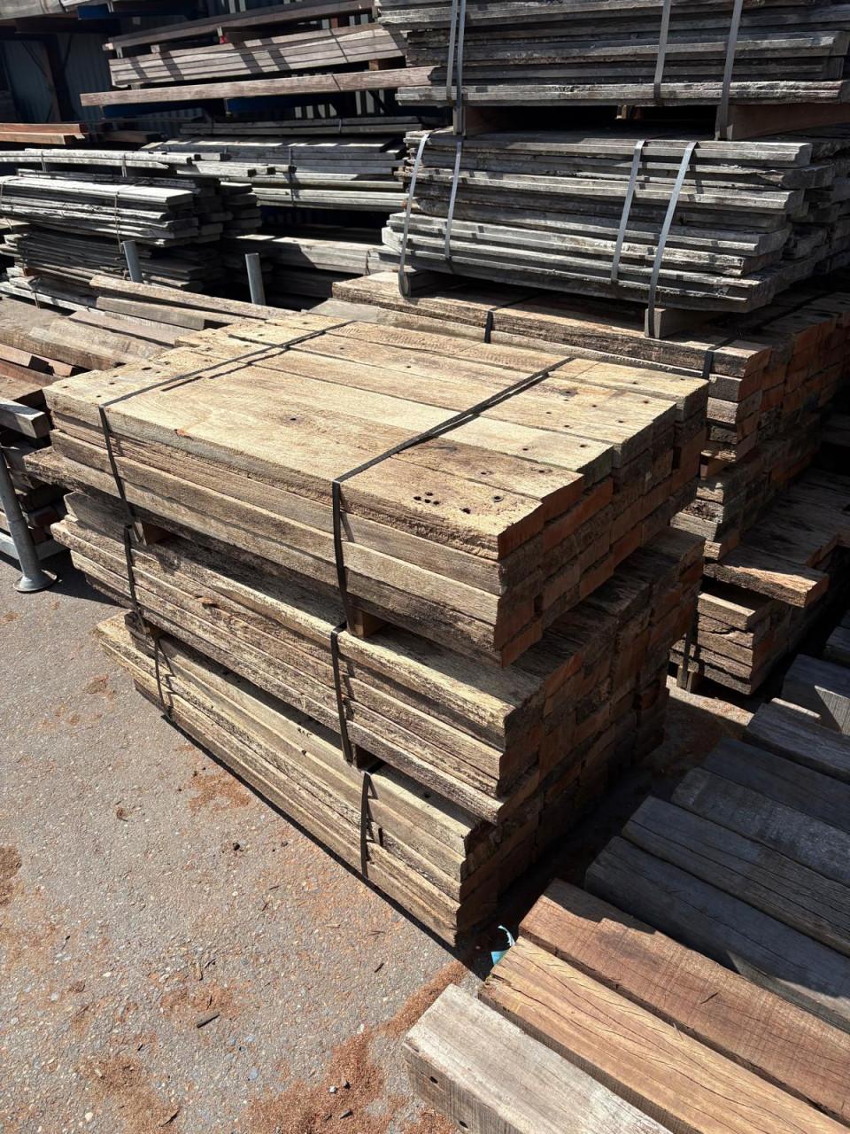Gebruikte Hardhouten balken 150x60 mm | 1400 mm