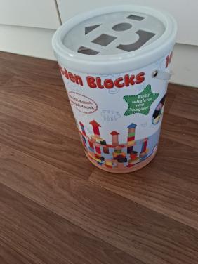 Houten Blokken in Ton