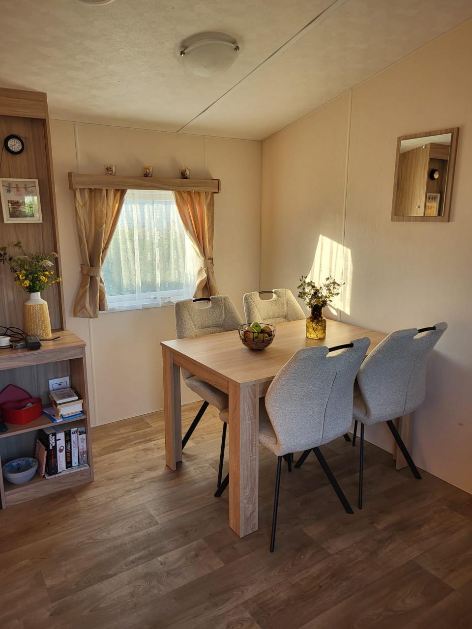 Sfeervol chalet op Camping Sine Cura Burgh Haamstede