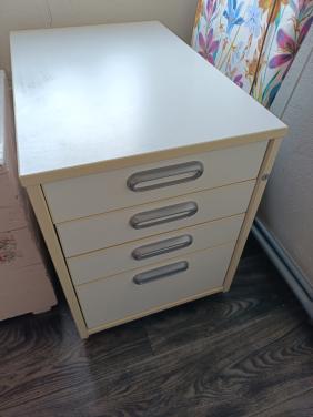 Stevig net laden blok op wielen