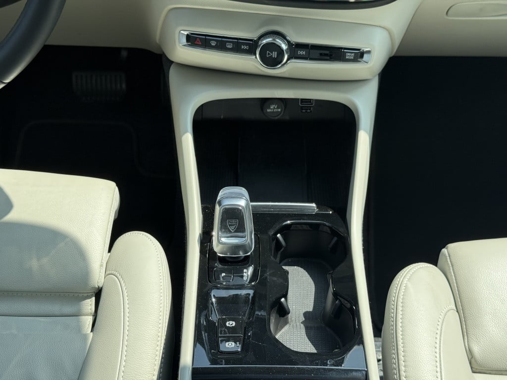 Volvo XC40 t4 211pk recharge ultimate dark| full options !!