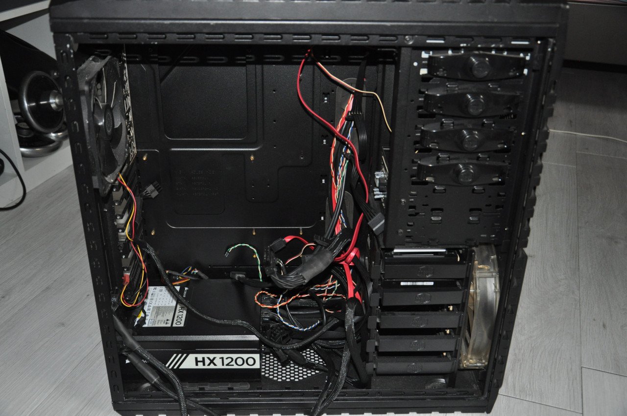 Computerkast coolermaster en 1200watt voeding