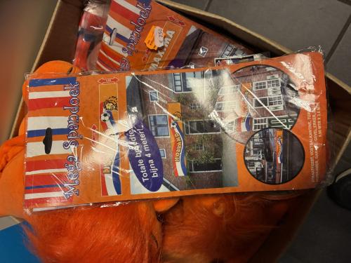 WK voetbal begint bijna daarom veel oranje attributen