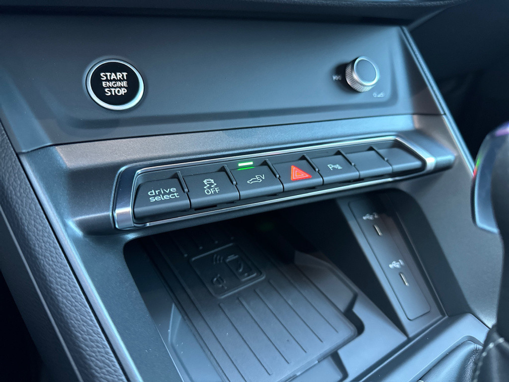 Audi Q3 sportback 45 tfsie s-line | keyless | dode hoek | adapt. cruise | e
