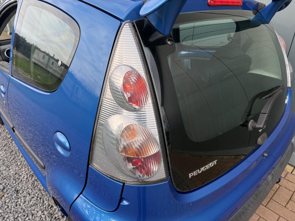 Peugeot 107 1.0-12v urban move airco 5-drs