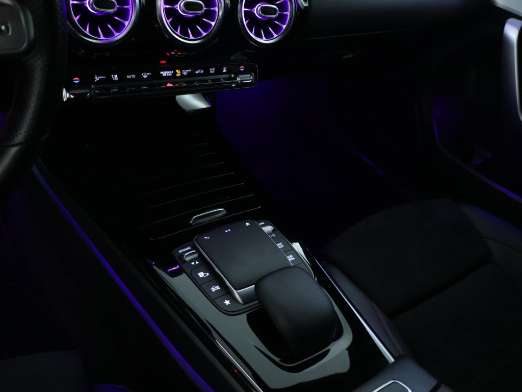 Mercedes-Benz A-Klasse 250 e business solution amg inclusief 24 maanden mb 