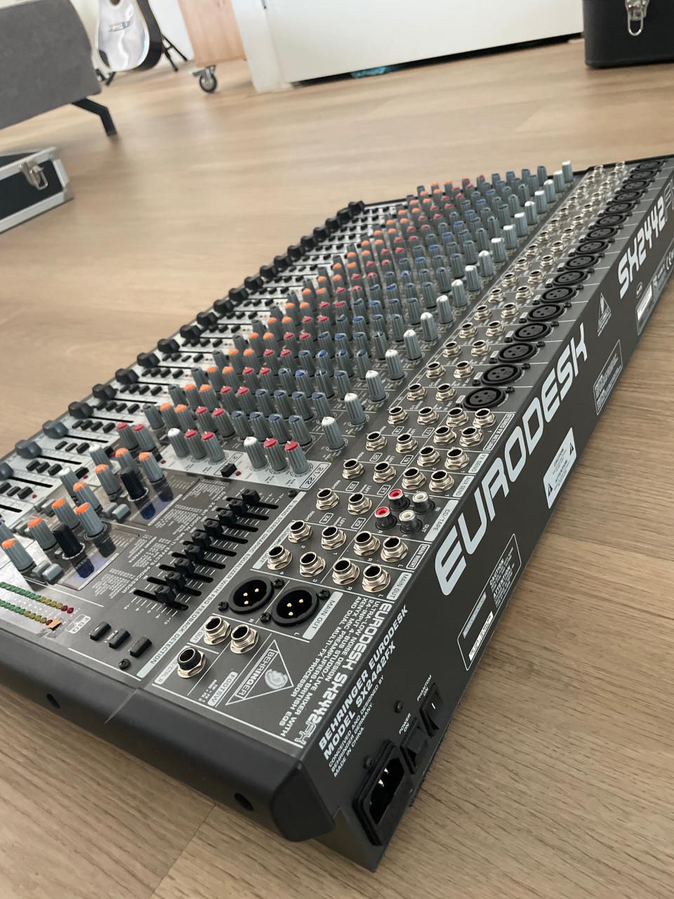 Behringer Eurodesk SX2442FX Mengpaneel + Stevige Flightcase!