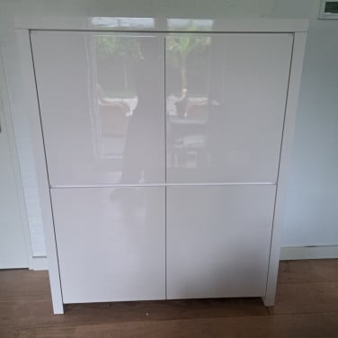 Witte hoogglans kast