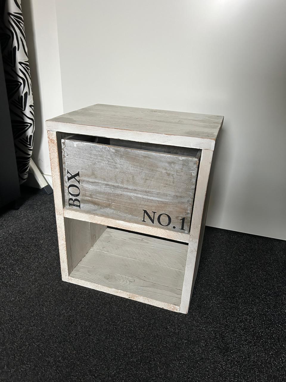 Houten krukje/tafeltje/kastje