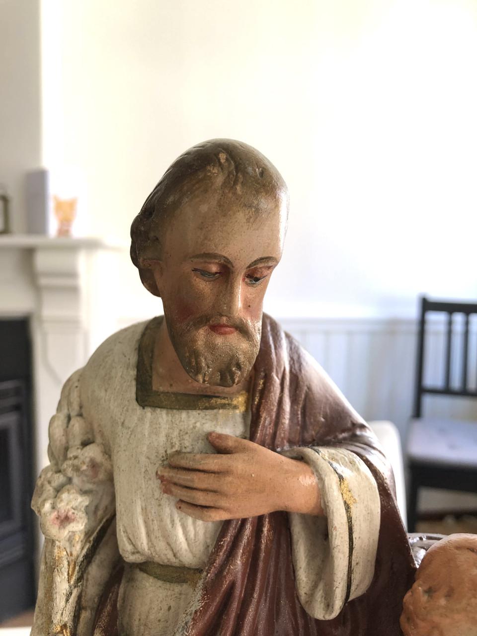 Mooi oud brocante heilig familiebeeld met Maria, Jozef en kindje Jezus