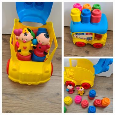 Bumba schoolbus gevuld met zachte blokken en Bumba figuurtjes Clementoni
