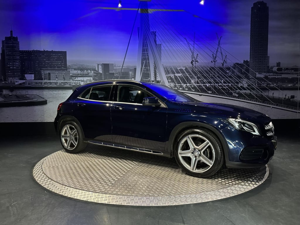 Mercedes-Benz Gla-klasse 180 business solution amg *camera*trekhaak*
