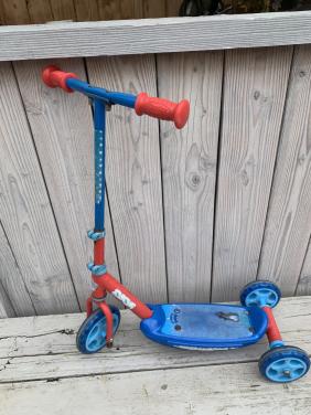 Leuk blauw stepje