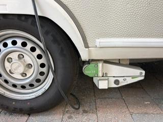 Caravan Hobby 460 UFE met vaste Thule luifel, voortent met losse luifel