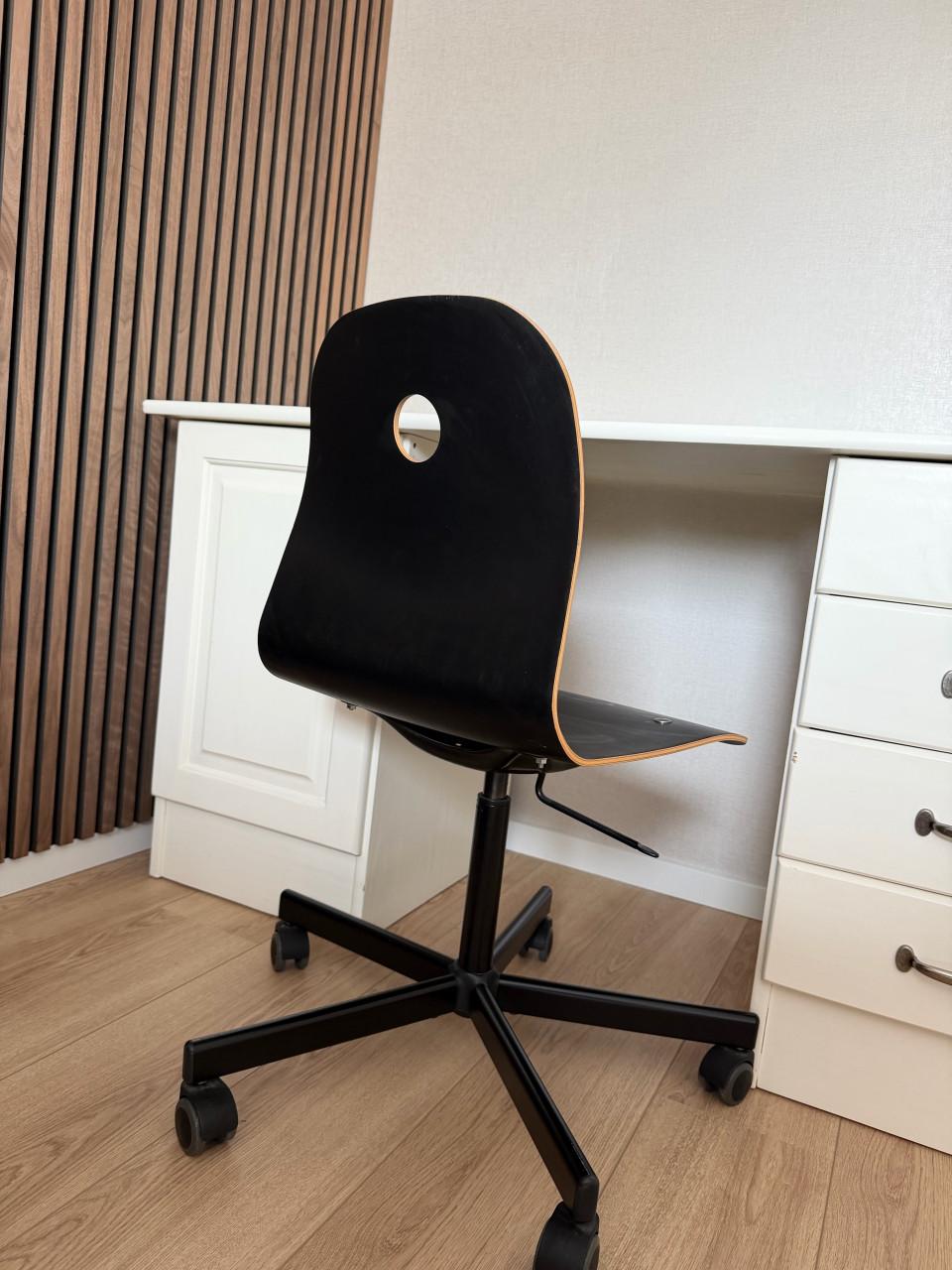 Bureau wit incl. bureaustoel