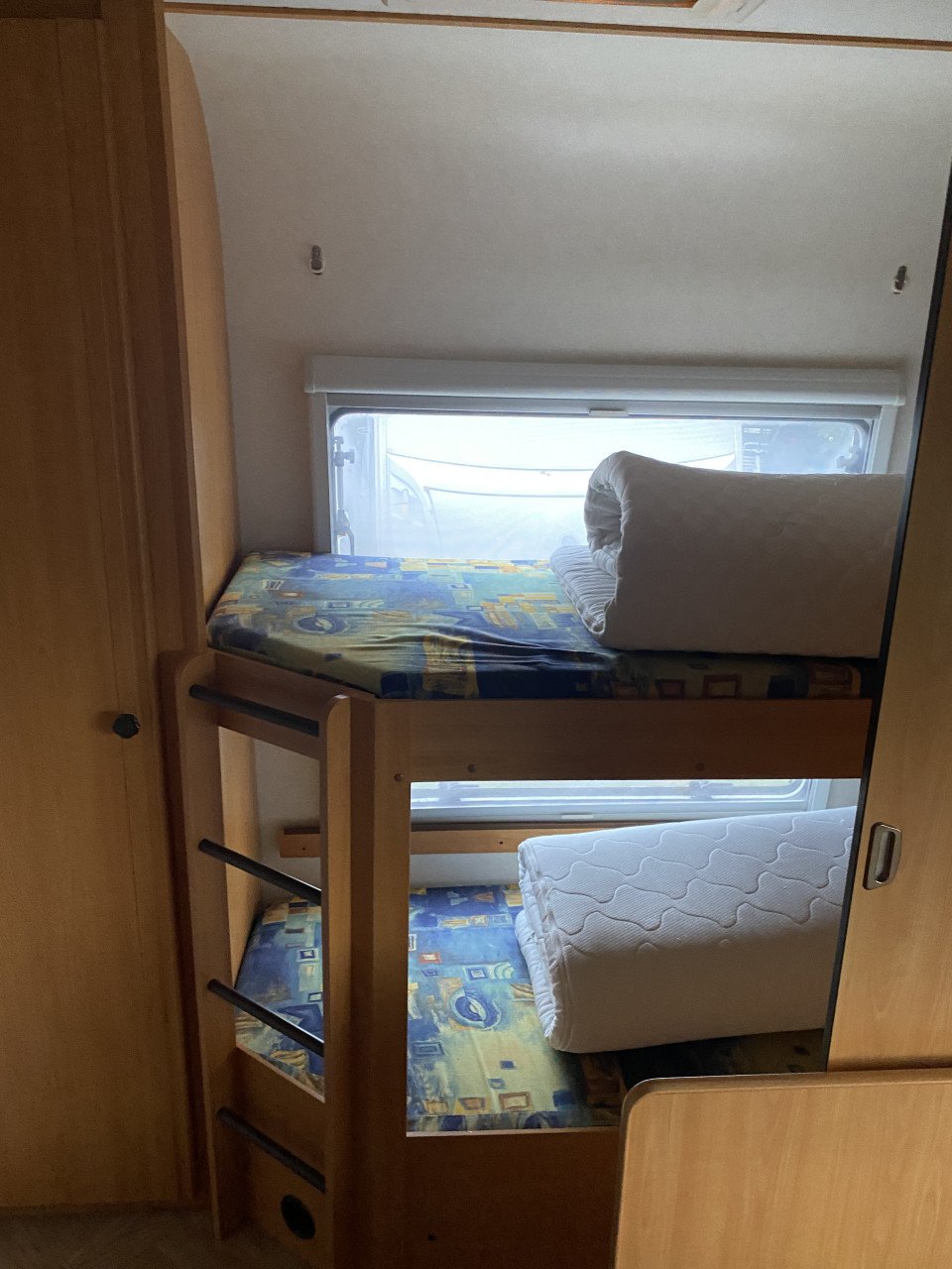 Lmc luxus caravan 560 met 4 seizoenen voortent airco compleet