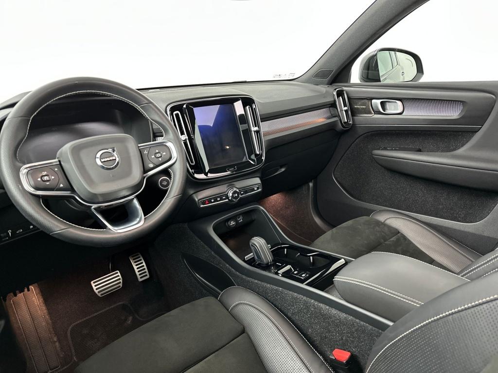 Volvo XC40 t5 262pk recharge r-design| pano| 360camera| adap.cruise| trekha