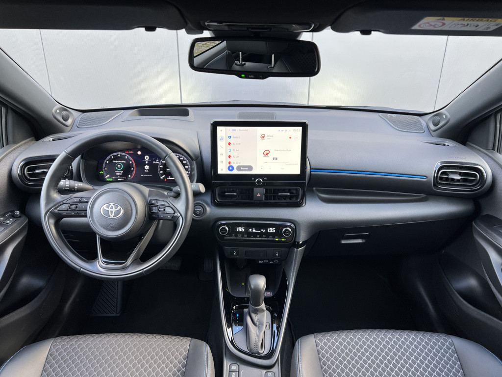 Toyota Yaris 1.5 hybrid 130 launch edition jbl audio | headup display | sto