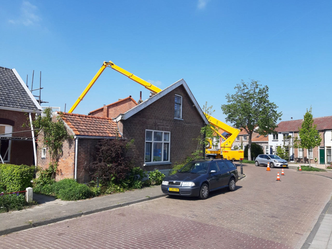 Te huur: Hoogwerker 45 meter, tevens laagwerker