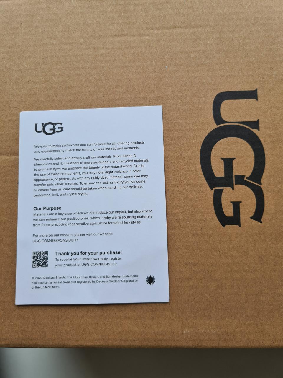 Nieuwe zwarte UGG pantoffels  Maat 32,5