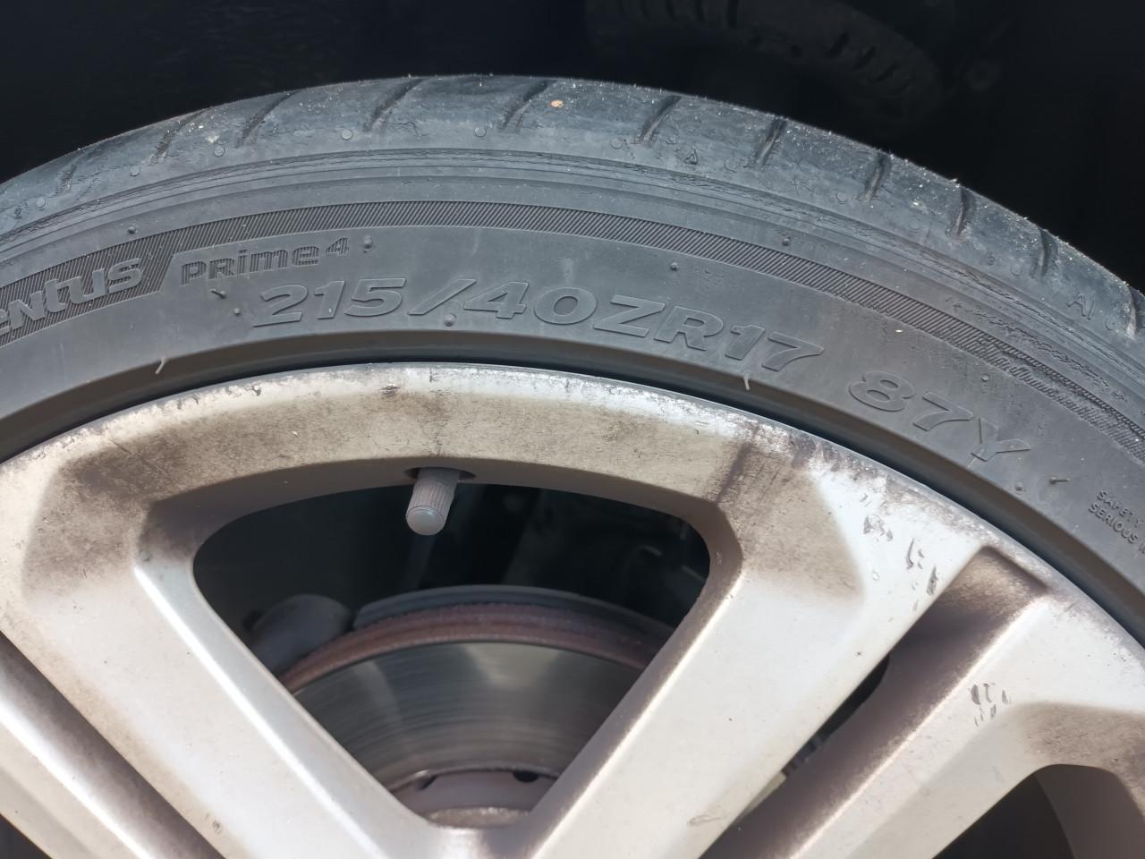 Nieuwe Autobanden en reparatie.