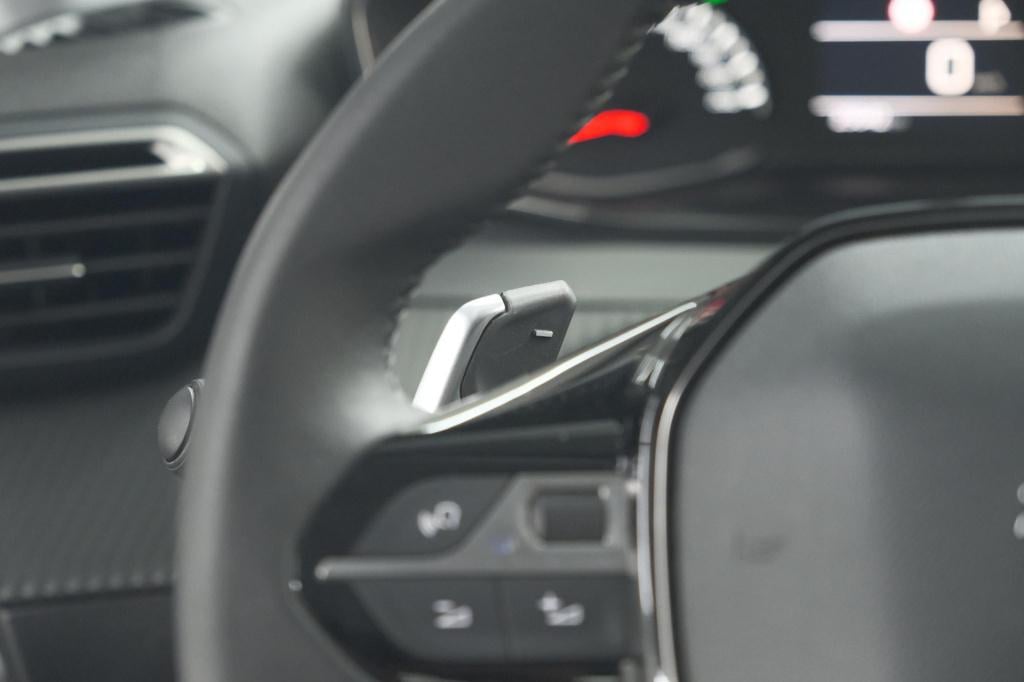 Peugeot 208 puretech 100 eat8 active pack | apple carplay | parkeersensoren