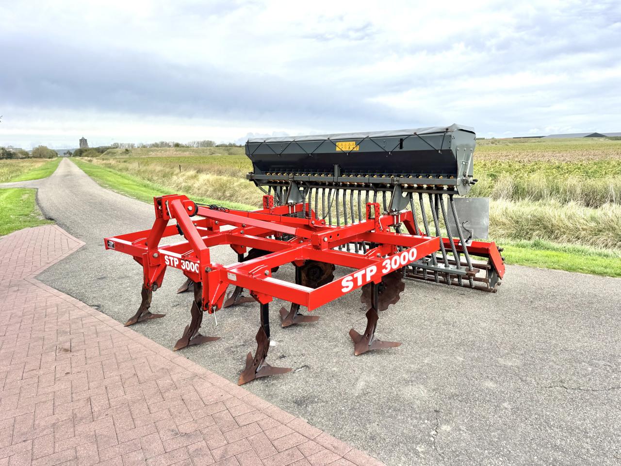 Vleugelschaar cultivator / Unia zaaimachine
