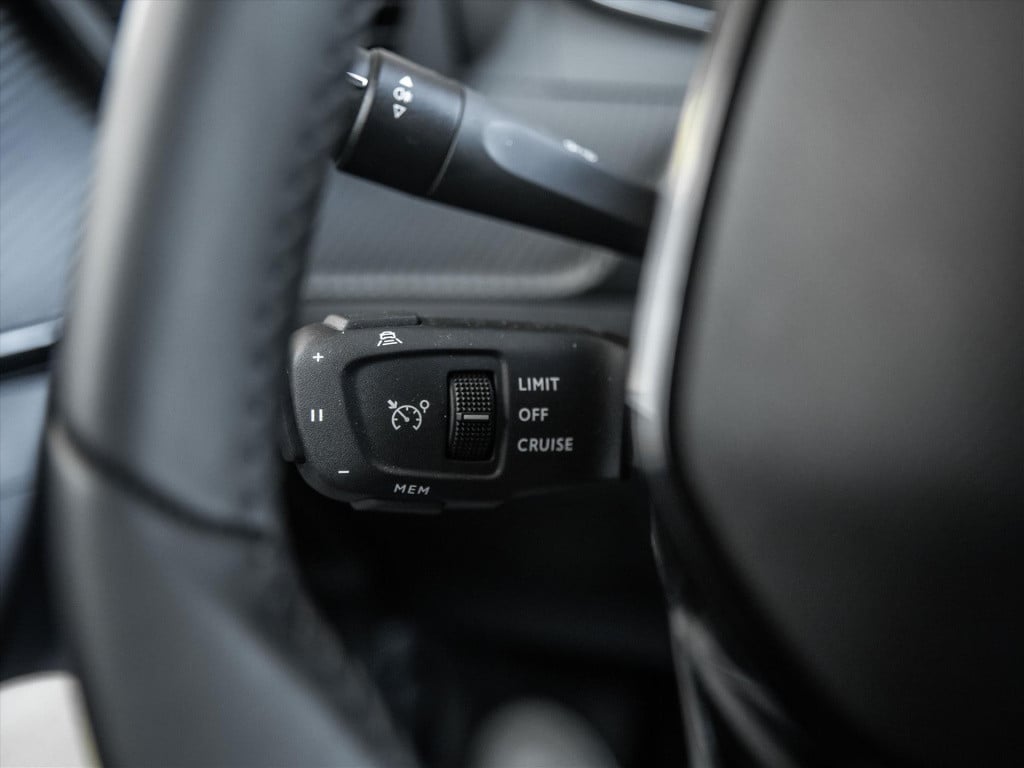 Peugeot 2008 1.2 puretech 100pk allure | camera | stoelverwarming | carplay