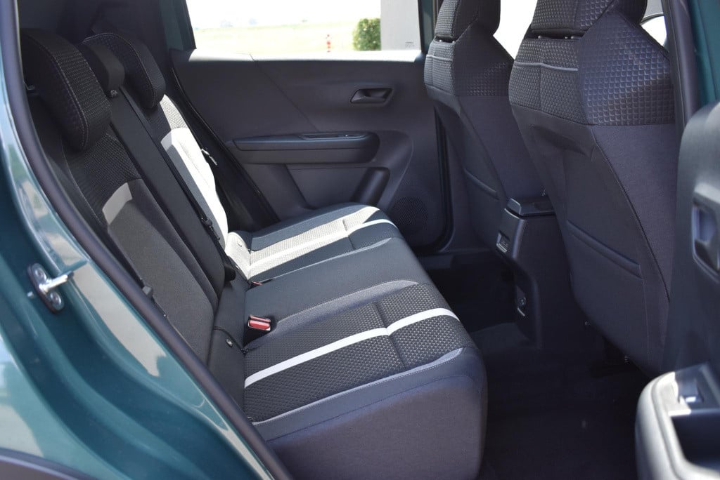 Opel Frontera 1.2 turbo hybrid edition || € 1750,- van mossel voorraadvoord