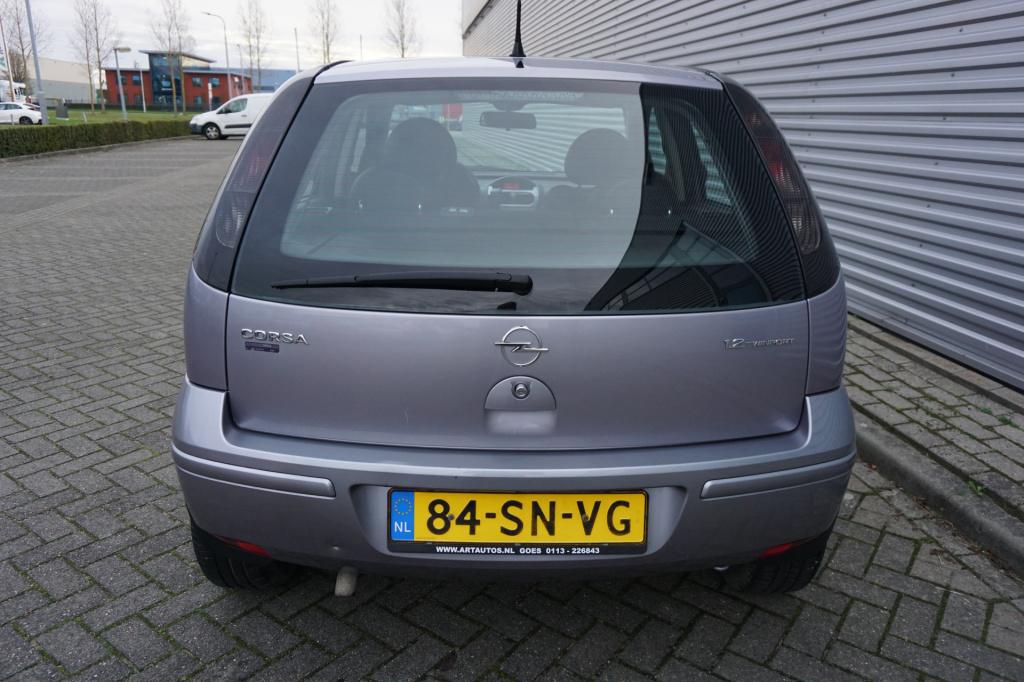 Opel Corsa 1.2-16v silverline airco / cruise controle / lm velgen