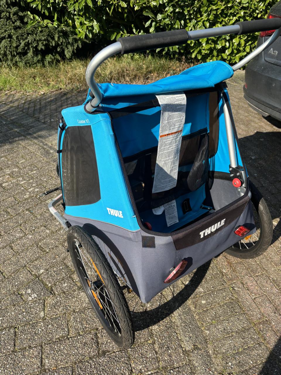 Thule fietskar voor twee kindjes. Ook als wandelwagen te gebruiken.