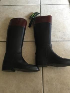 NIEUWE dames laarzen.