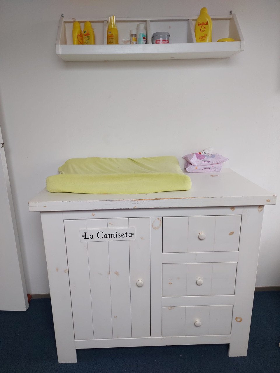 Mooie whitewash babykamer Amigo's Amiga's €75,-