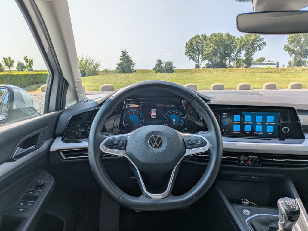 Volkswagen Golf 1.0 tsi life business | trekhaak | camera | carplay | acc |