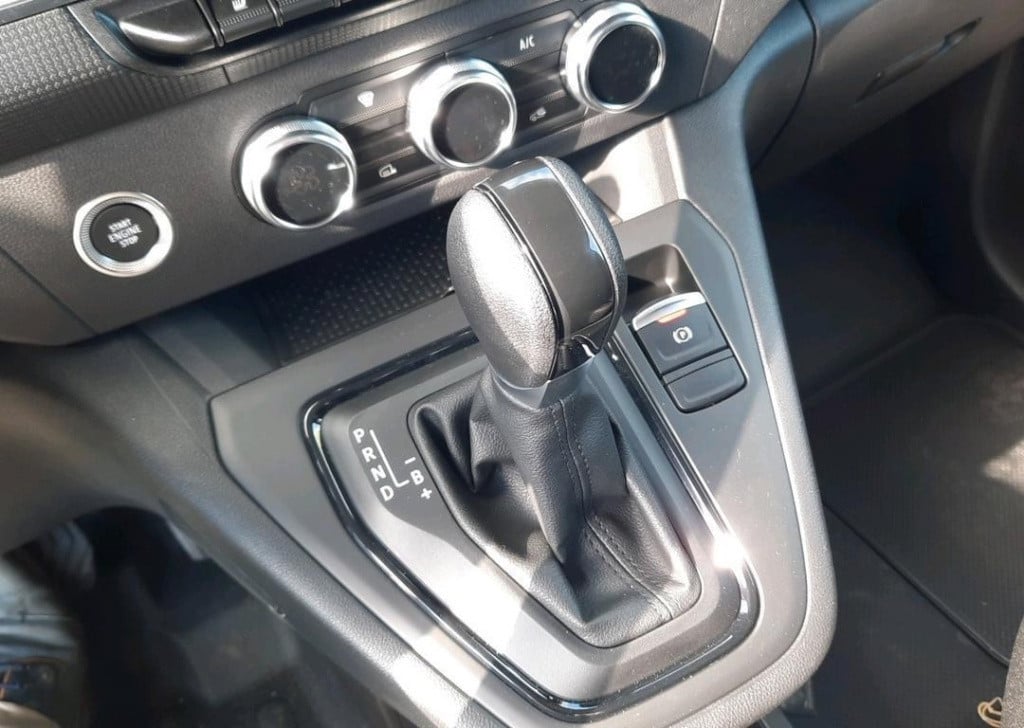 Renault Kangoo e-tech extra l1 44 kwh - trekhaak - vierseizoensbanden - hou