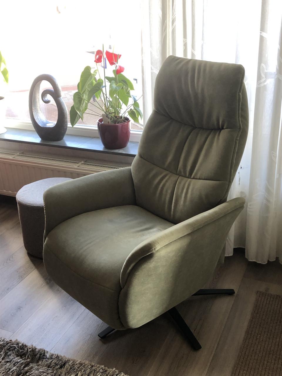 Himola.   Relaxfauteuils    Kleur Brique en mosgroen