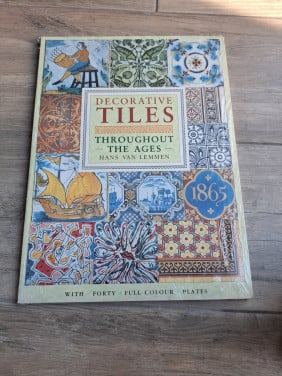 Decorative tiles throughout the ages van Hans van Lemmen