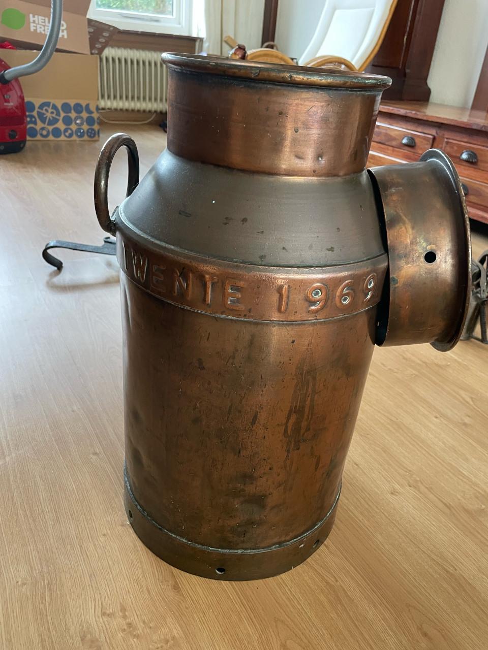 Antieke koperen melkbus